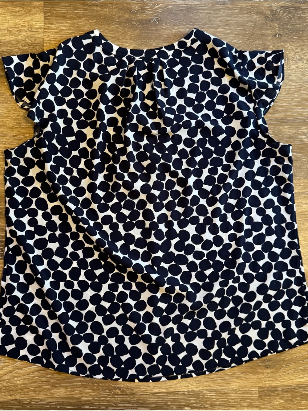 Calvin Klein Women's Navy and White Dot V-Neck Flutter Sleeve Top XL - Picture 3 of 11